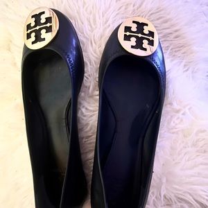 Tory Burch black leather flats. Size 9.5 soo cute!